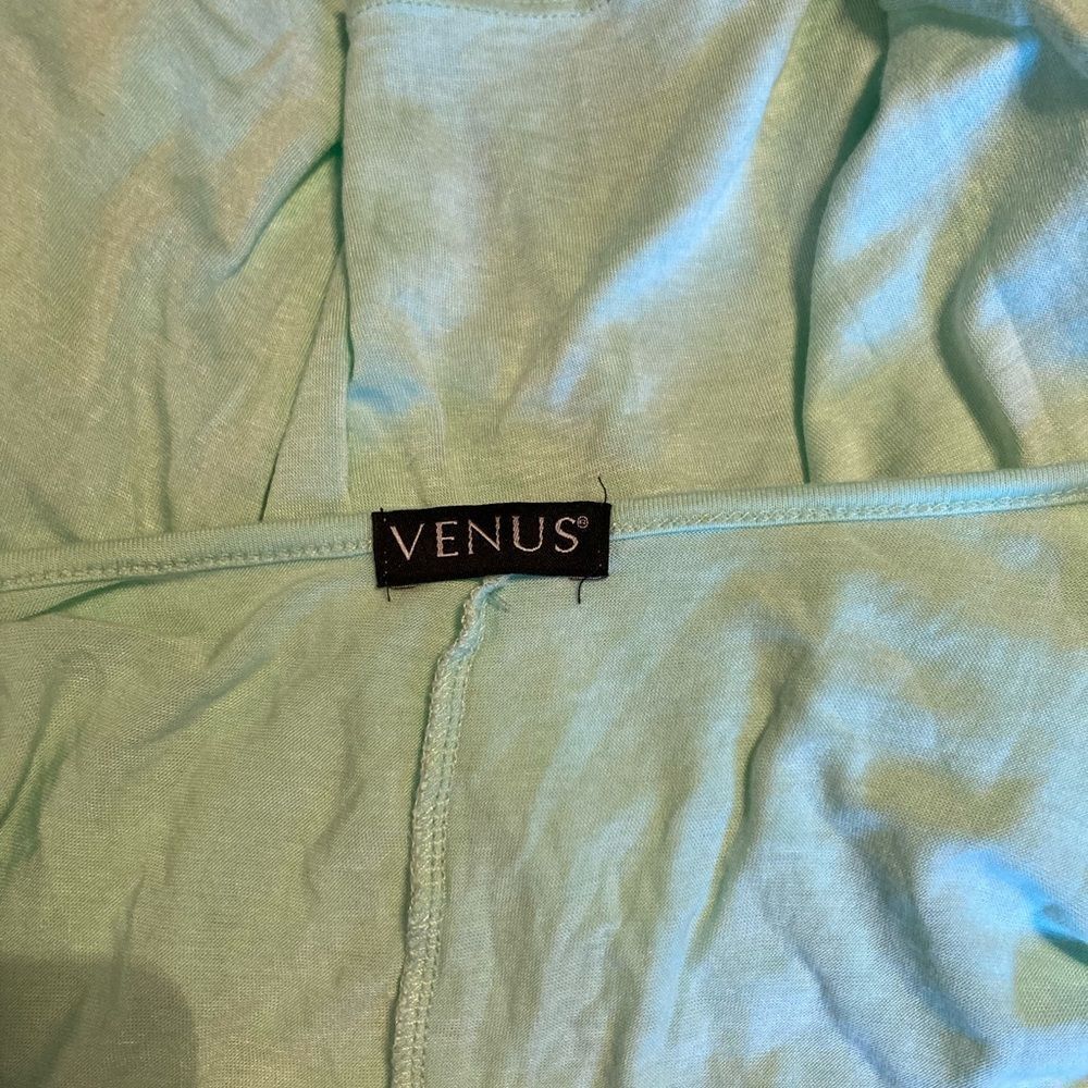 Venus green crochet batwing blouse - Picture 2 of 8